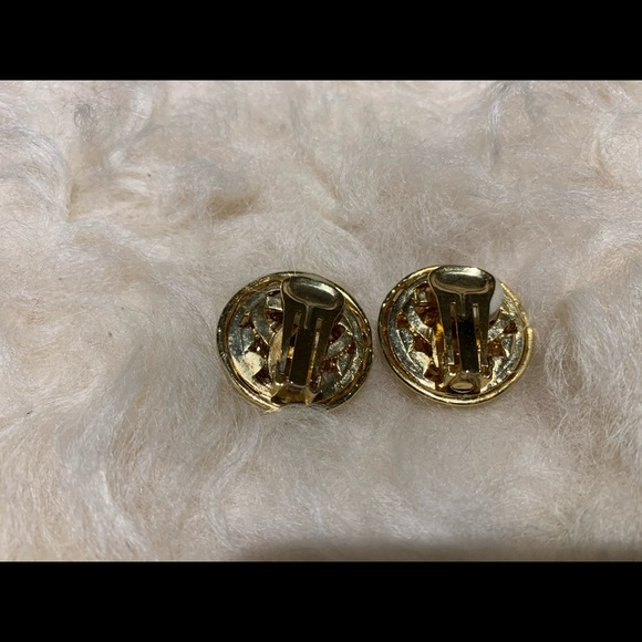 Vintage Chanel clip-on earrings - Picture 3 of 5